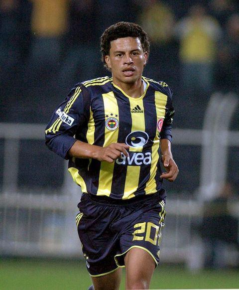 2006-2007 sezonunda Fenerbahçe'nin 100. yıl kadrosunda şampiyon olarak yer alan Alex de Souza, Turkcell Süper Lig’de Gol Kralı olarak Fenerbahçe'nin lig tarihinde Gol Kralı olan ilk yabancı futbolcusu unvanını kazandı.