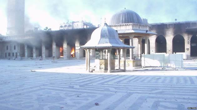 Hz. Zekeriya'nın t&uuml;rbesini de i&ccedil;inde barındıran cami, Halep'in simgesi olma &ouml;zelliğini taşıyor.