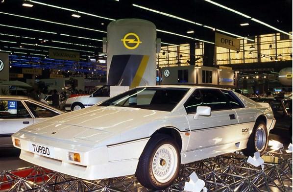 <p>1986 yılındaki faurda Lotus Esprit.</p>