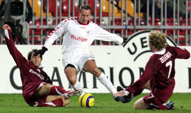 <p><strong>Çek Cumhuriyeti:</strong> Yabancı sınırlaması yok. En fazla 3 yabancı futbolcu ilk 11'de sahaya çıkabilir.</p>