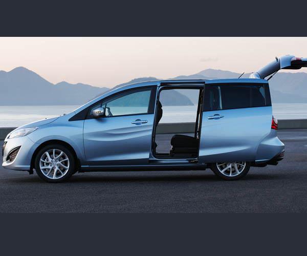 <p>Mazda5'in sürüş performansını artırmak için, gövde materyallerini hiç olmadığı kadar sert.. Bu, süspansiyon ve şasinin çalışması için sağlam bir temel sağlıyor ve yol tutuşu daha güven verici, direksiyon kontrolünü ise daha hassas ve çevik kılıyor. Ayrıca, lider aerodinamik özellikler sayesinde yüksek hızlarda güven verici bir stabilite duygusunun yanı sıra daha düşük bir yakıt tüketimi ve CO2 emisyonları elde edile biliniyor. Üstün aerodinamik aynı zamanda Mazda5'te göreceğiniz olağanüstü sessiz kabine de katkıda bulunur.</p>