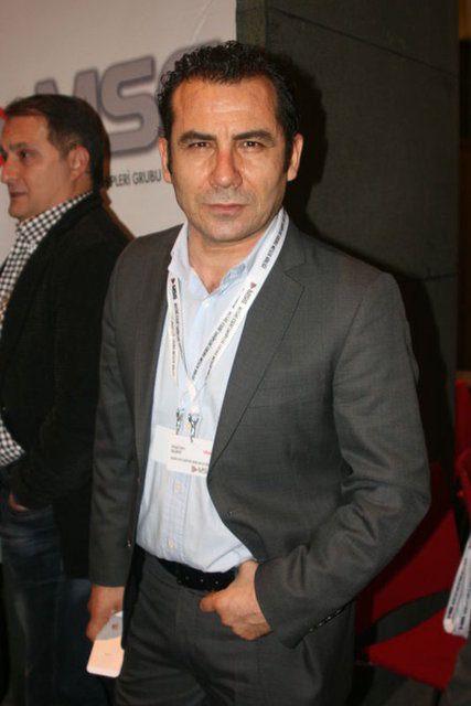 <p>Ferhat Göçer - Şampiyon Fenerbahçe... Fenerbahçe'li tüm dostlarımı tebrik ediyorum...</p>