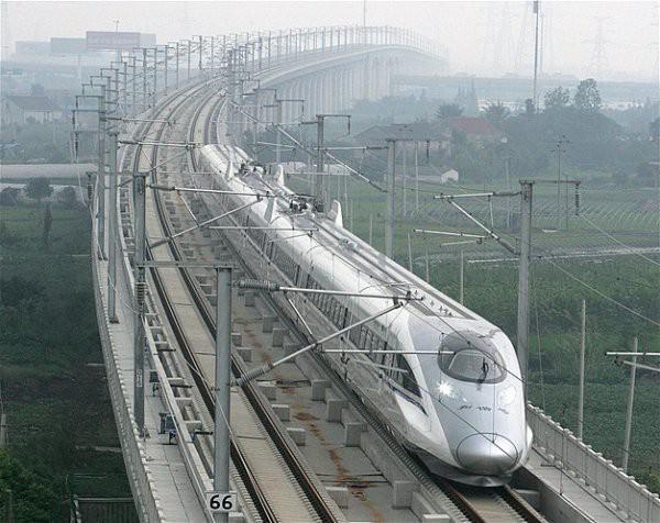 <p>En hızlı tren Çin yapımı CRH380A treni, 302 millik hıza ulaşarak dünya hız rekorunu kırmıştı.</p>
