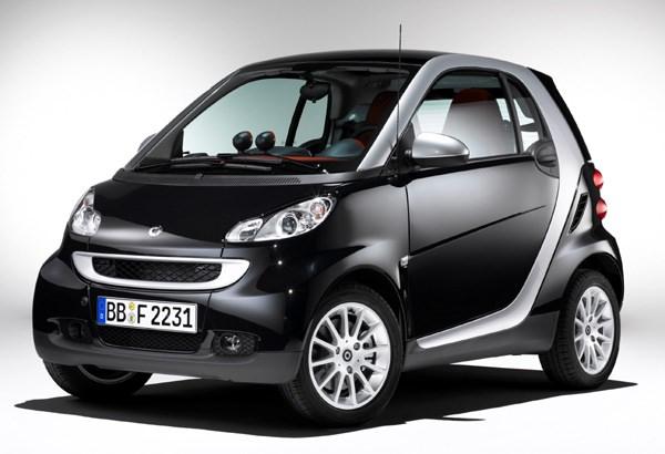 <p><strong>Smart fortwo</strong><br />
Motor Hacmi(litre): 1.0<br />
Güç(beygir): 71<br />
Tüketim(litre): 4.4</p>