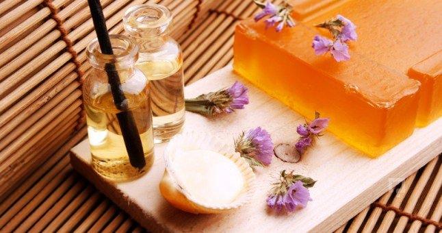 <p>Gliserinli bir bezle sildiğinizde, küf lekelerinin gittiğini göreceksiniz... <br />
<br />
<br />
<br />
<br />
Habertürk</p>