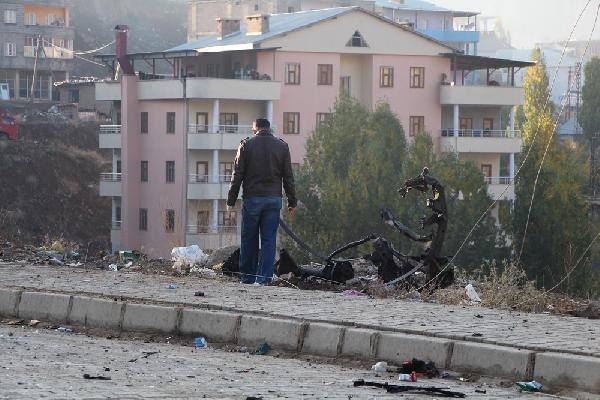 Dün akşam saat 17.00 sularında zırhlı polis aracının geçişi sırasında bomba yüklü araç patlatılmış, olayda Farıs Demircan (11) isimli çocuk hayatını kaybederken, 18 kişi de yaralanmıştı.