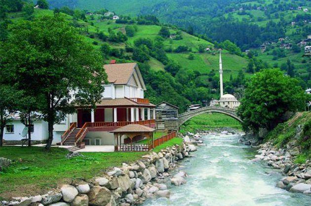 <p>Rize: 242 bin 326 seçmen, bin 6 sandıkta oy kullanacak.</p>