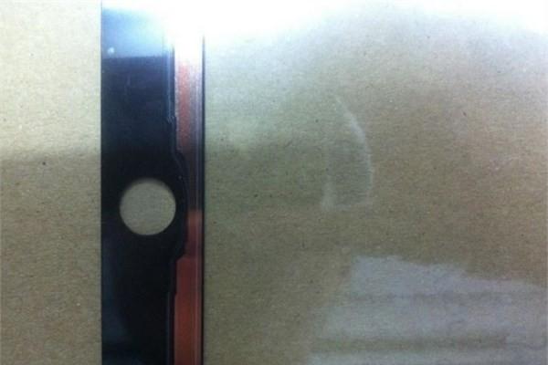 <p>Eski modellere kıyasla tek bir bağlantı yerine iki bağlantı noktası bulunabilir. Bağlantı noktaları, iPad 2/3/4’te olduğu gibi FFC’den (Flat Flexible Cable), iPhone 4/5’te olduğu gibi FPC’ye (Flexible Printed Circuits) değişebilir.</p>