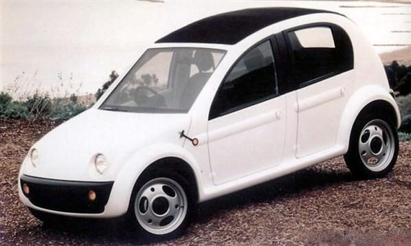 Chrysler CCV - Tato Nano'dan bir yıl önce(1996'da) Crysler $6,000 fiyata dünyanın en ucuz arabasını üreteceğini açıkladı. Geri dönüştürülmüş plastik şişeler kullanılarak yapılan arabayı Bryan Nesbitt tasarladı. Nespitt daha sonra Chrysler PT Cruiser'i tasarlamıştı.