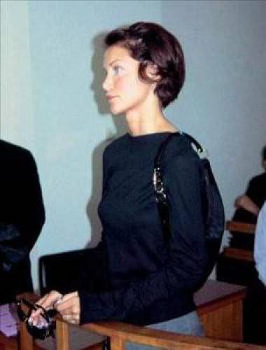 <p>EBRU ŞALLI 1999 yılında ünlü manken kokain kullandığı gerekçesi ile gözaltına alındı. Ardından tutuklanan Şallı, 15 gün demir parmaklıklar ardında kaldı.</p>