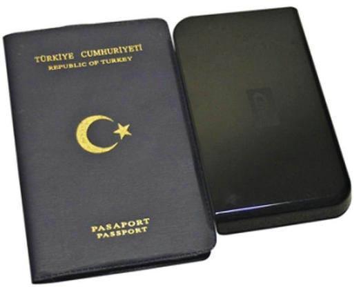 126.77 lira 1 yıllık pasaport harcı Vatandaş Ahmet, bayram tatilinde ilk defa çıkacaktı yurtdışına. Erken rezervasyondan almıştı Viyana tatilini. Pasaport işlemlerine başladılar. 1 yıllık pasaport harcı da zamlanmıştı oysa. 117.60 lira yerine 126.77 lira ödedi.