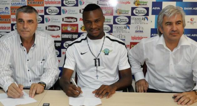 BIKOKO (AKHİSAR BLD) Kayseri Erciyesspor'da 54 maçta 25, Çaykur Rizespor'da da 33 maçta 19 gol atan Bikoko artık Akhisarlı.