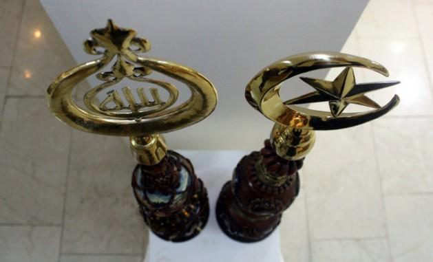 İslam tarihinde, cami mimarisinde önemli yeri olan alemler, Adana Olgunlaşma Enstitüsü'nde eğitim gören kadınlar tarafından dekoratif amaçlı üretiliyor