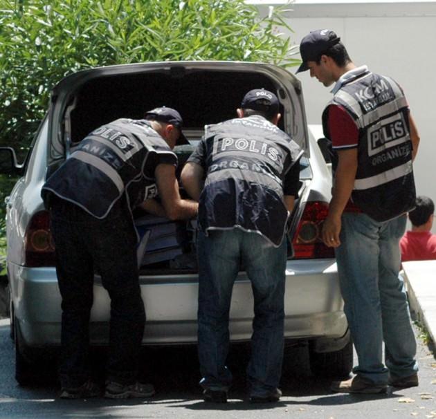 <p><strong>21 ARALIK: BÜTÜN BELGELER TFF’DE</strong><br />İddianamedeki bütün belgeler ve deliller TFF’ye gönderildi. Etik Kurulu, ilk hazırlanan rapora son halini vermek üzere toplanmak için hazırlıklarına başladı. Aydınlar bu raporun bir tavsiye raporu olduğunu bir sonuç olmayacağını, son kararı TFF’nin vereceğini vurguladı.</p>