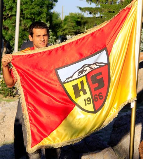 BOBO (KAYSERİSPOR) Kayserispor, Beşiktaş'tan tanıdığımız Bobo'yu renklerine kattı.