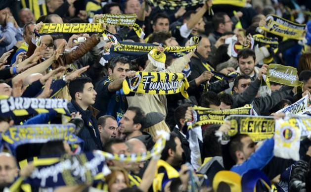 <p>Tokat: %35 FB - %31 GS - %21 BJK</p>