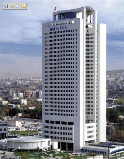 <p><strong>HALKBANK</strong> <br />Bu rakam, düne kadar üçüncü büyük özelleştirme sayılıyordu ancak Erdemir’in ihalesi de dördüncü sıraya geriledi. Özelleştirmelerin ilk 5’inde blok satışın dışında bir halka arz da bulunuyor. Halkbank’ın halka arzı özelleştirme listesinde 2.5 milyar dolar ile beşinci sırada yer alıyor.</p>