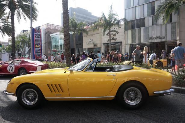 <p>Amerika’nın California eyaleti ülkedeki en büyük Ferrari pazarı olarak bilinirken, Beverly Hills şehri özel koleksiyoncuları ve Ferrari tutkunlarıyla eyalette ilk sırada yer alıyor</p>