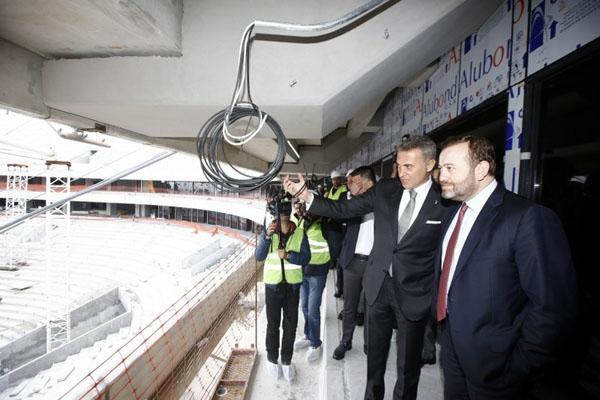 <p>Aktif Bank Genel Müdürü Dr. Serdar Sümer ile birlikte stadı gezip çalışmaları takip eden Fikret Orman, çalışmalarda gelinen son durum hakkında Sümer'e bilgiler verdi. Başkan Fikret Orman ve Aktif Bank Genel Müdürü Dr. Serdar Sümer,stat  gezisinin ardından basın mensuplarına açıklamalarda bulundu.</p>
