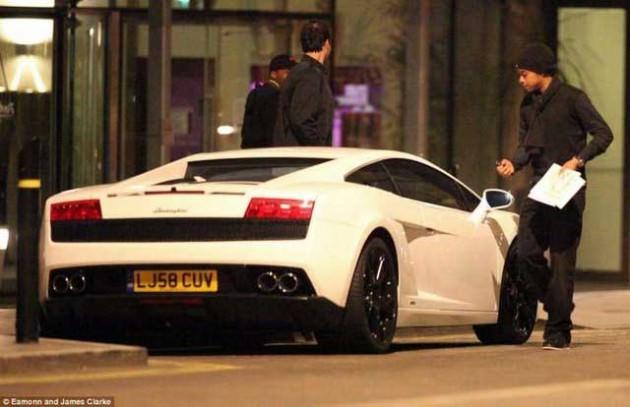 <p>Robinho-Lamborghini</p>