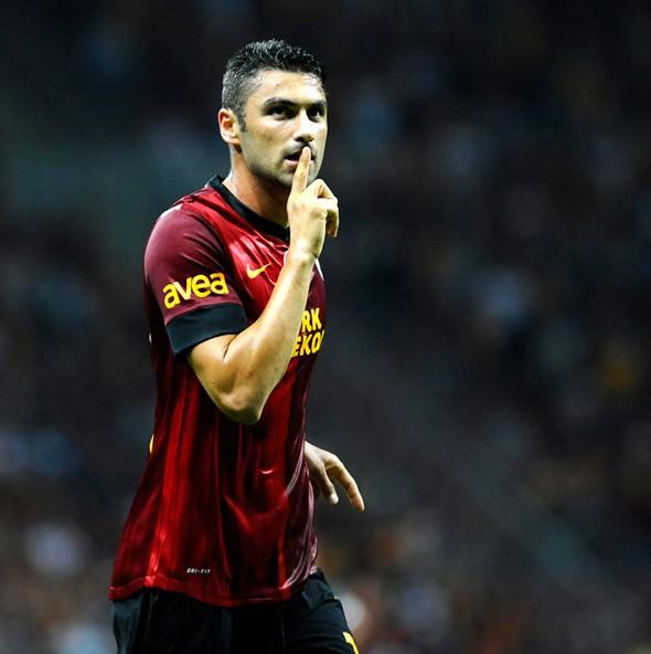 BURAK YILMAZ (GALATASARAY) 2 sezondur standartların üzerinde gol sayılarına ulaşan, Süper Lig Gol Kralı Burak Yılmaz, sözleşmesindeki maddeden yararlanan Galatasaray'a transfer oldu.