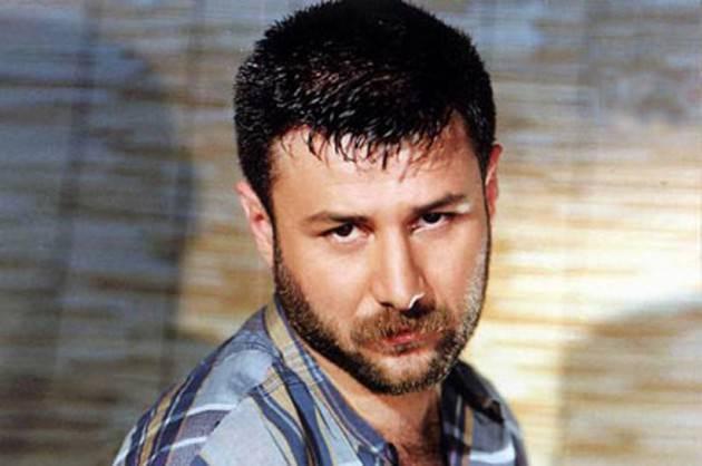 <p>Azer Bülbül: Şarkıcı Azer Bülbül de bir zamanlar uyuşturucunun pençesindeydi. Hatta komaya girmişti. Ancak Bülbül katıldığı bir TV programında 18 ay tedavi gördüğünü 1 buçuk yıldır temiz olduğunu açıklamıştı.</p>