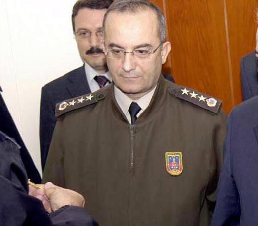CEMAL TEMİZÖZ İstanbul 10. Ağır Ceza Mahkemesi, “Balyoz Planı” davasında emekli Albay Cemal Temizöz'ü 18 yıl hapis cezasına çarptırdı.