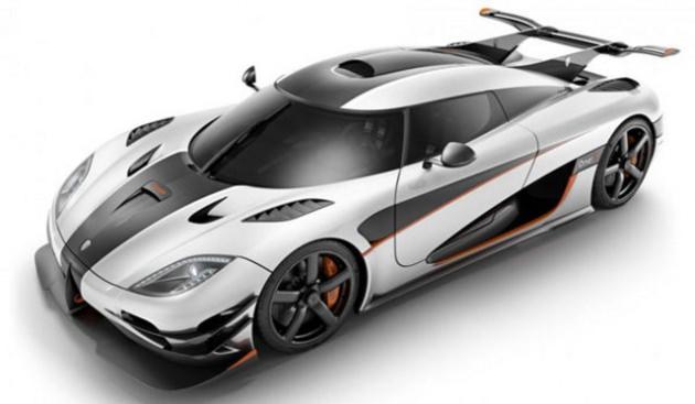 <p><strong>Koenigsegg One:1</strong></p>
<p>İşte fuara damgasını vuracak otomobil! İsveçli firma Koeningsegg'in One:1 modeli dünya üzerindeki en hızlı spor otomobil olma ünvanına sahip. Saatte 440 km hıza çıkan araç, 1,3490 kilo ağırlığı ve 1,340 beygir gücü ile Cenevre'nin gözdesi olacak.</p>