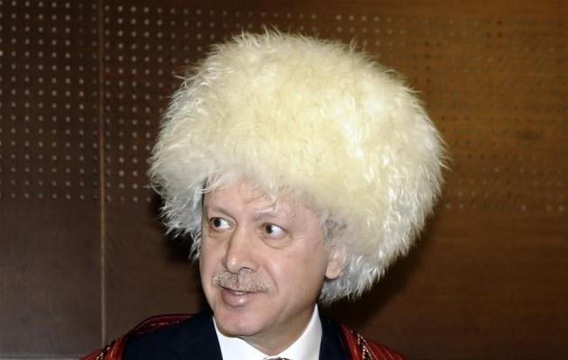 <p>Kafkasya ve Orta Asya´da kullanılan ve uzun tüylü bir kalpka türü olan papak ile...</p>