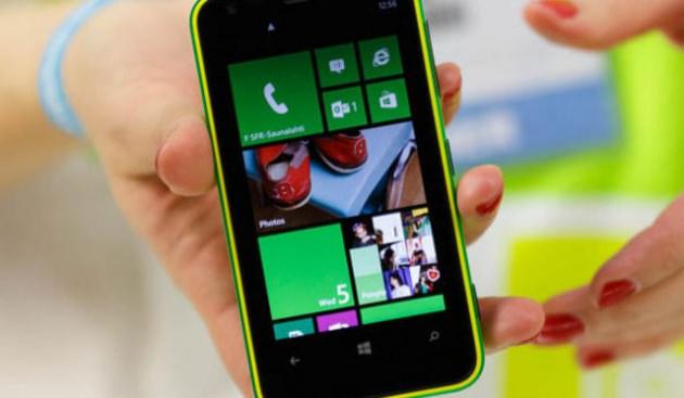 <p><strong>5. Nokia Lumia 620</strong></p>
<p>Fiyatı: 500 TL</p>
<p>Lumia 620, bu fiyattaki bir telefon için müthiş işler başarıyor. Parlak renkli seçenekler, gençlerin ilgisini çekebilecek cinsten. Ekranı biraz daha büyük olsaydı ve biraz daha RAM eklenseydi, şikayet edecek hiçbir şey kalmayacaktı. Yine de Lumia 620, bu fiyata sunduklarına göre harika bir telefon.</p>