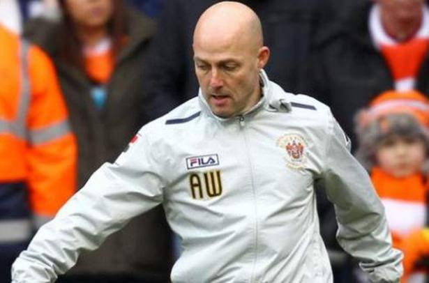 <p>ALAN WRIGHT<br />
<br />
Aston Villa ve Blackburn Rovers'ın eski futbolcusu Alan Wright, bindiği Ferrari arabanın gaz pedalına basmaya çalışırken yine diz kapağından sakatlanmıştı.</p>
