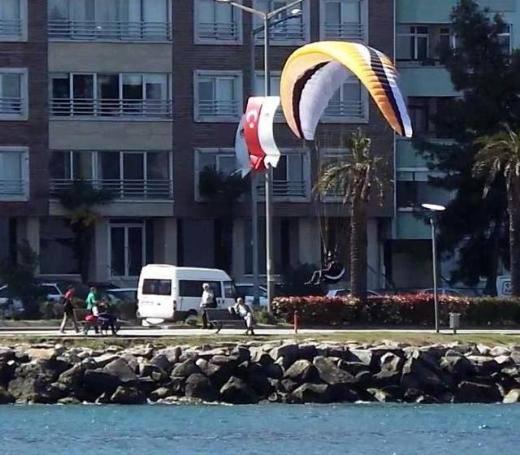 Olay yerine gelen 112 Acil Servis ekipleri Taner Alp’e burada ilk müdahaleyi yaparak kırık bacağına müdahale etti.