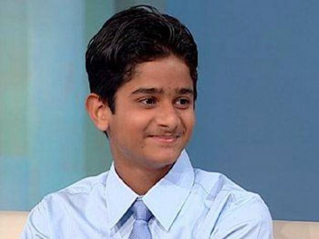 2- AKRIT JASWAL    7 yaşında cerrah oldu. Bu Hintli çocuk, dünyanın en akıllı çocuğu olarak nitelendiriliyor... İsmi Akrit Jaswal ve ünvanını kesinlikle hakediyor. IQ'su 146 ve bir milyar nüfuslu Hindistan'daki en zeki insan olarak kabul ediliyor. 2000 yılında evinde ilk cerrahi müdahaleyi gerçekleştirince, tüm dünya onun adını duydu. Hem de sadece 7 yaşındayken.