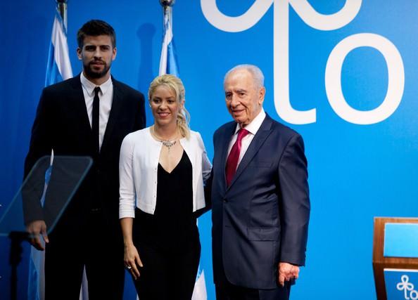 Kolombiyalı şarkıcısının evinde çalışan temizlik görevlisi ve kocası, Shakira'yı sevgilisi Pique ile birlikte olurken gizli çekilmiş fotoğraflarını basına sızdırmakla tehdit etti.