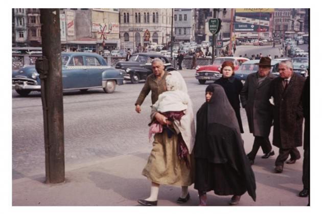 <p>Indiana Üniversitesi, Charles W. Cushman fotoğraf koleksiyonundan eski İstanbul fotoğrafları çıktı. Günümüze kıyasla daha tenha görülen İstanbul'un bu fotoğrafları 1965 yılında çekilmiş.</p>