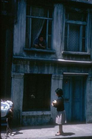 <p>Indiana Üniversitesi, Charles W. Cushman fotoğraf koleksiyonundan eski İstanbul fotoğrafları çıktı. Günümüze kıyasla daha tenha görülen İstanbul'un bu fotoğrafları 1965 yılında çekilmiş.</p>