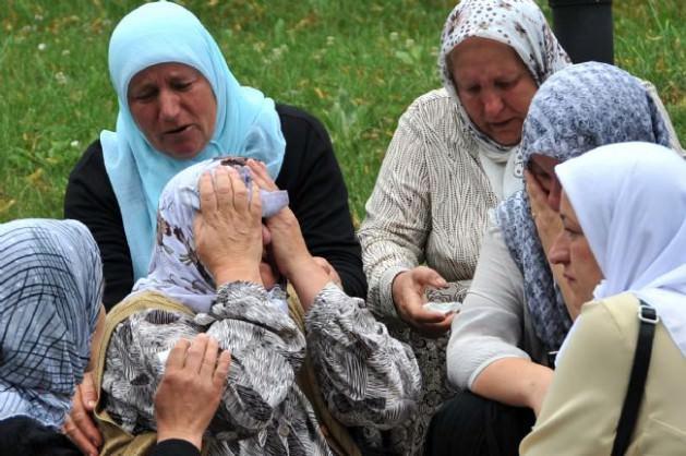 T&uuml;rkiye'nin yanı sıra İspanya, ABD, Suudi Arabistan, Hırvatistan, Almanya, Avusturya ve Avrupa'nın diğer &uuml;lkelerinden binlerce kişi, Bosna-Hersek'teki savaş trajedisinin en acısının yaşandığı Srebrenitsa'dan ka&ccedil;anların kullandığı "&ouml;l&uuml;m yolu"nda buluştu.