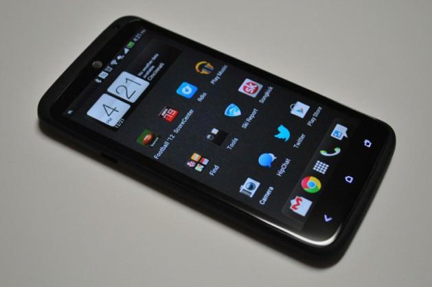 HTC One X +, 2.100mAh gücünde bataryaya, 64 GB dahili belleğe ve 1.7 Ghz Tegra 3 (AP37) dört çekirdekli işlemciye sahip. 134.36 x 69.9 x 8.9mm boyutlarına sahip telefon, 135 gr ağırlığında. 11.9 cm ekran genişliğinde, 720p HD çözünürlükte ekrana sahip olan telefon, Gorilla Glass 2 korumalı. İşletim sistemi ise Android 4.1.