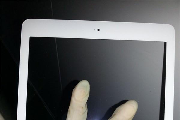 <p><strong>Apple iPad 5<br /></strong><br />Daha hafif ve ince olması beklenen yeni iPad'in tasarımının da iPad miniye benzeyeceği söyleniyor.</p>