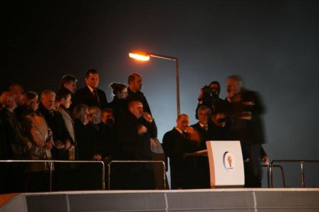 <p>Vatandaşlar Erdoğan'a b&uuml;y&uuml;k ilgi g&ouml;sterdi.</p>