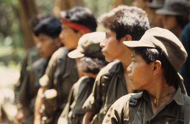 Guatemala'da URNG ile yaşanan barış süreci  Pek çok farklı etnik grubun yaşadığı ve yaklaşık 23 dilin konuşulduğu Guatemala'da, 100 binden fazla insanın ölümüne ve onbinlercesinin kaybolmasına neden olan 36 yıllık iç savaşın ardından, Guatemala Ulusal Devrimci Birlik (URNG) ile sağlanan barış da müzakerenin başarıya ulaştırdığı bir süreç olarak anılıyor.  Cunta karşıtı dört devrimci hareketin 1982'de bir araya gelmesi sonucunda Marksist-Leninist eğilimli bir örgüt olarak kurulan URNG, eylemlerini uzun yıllar boyunca gerilla yapılanmasıyla ülkenin dağlık ve ormanlık bölgelerinde kurduğu üslerden kontrol etti.