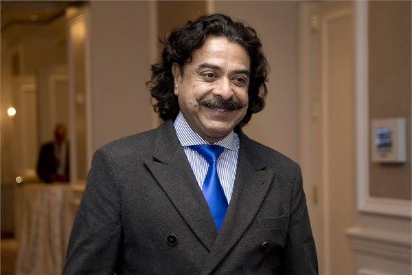 <p>Shahid Khan</p>
<p>Otomotiv sektörünün en büyük yedek parça tedarikçilerinden biri olan Flex-N-Gate'i kuran Pakistanlı Shadid Khan, ülkesinden ABD'ye geldiğinde saati 1 dolara bulaşık yıkadı. Şu anda 3,8 milyar dolar serveti var.</p>