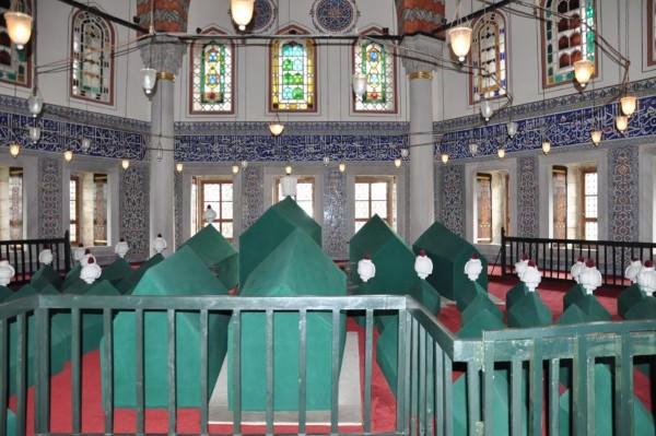 <p>Şehzadeler Türbesi</p>
<p>Sultan Selim Camii bahçesi Yavuz Sultan Selim Han türbesi yanı - Fatih</p>