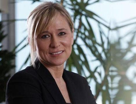 Muhafazakar yatırımcıya mevduat ŞEKERBANK Genel Müdürü Meriç Uluşahin: Tasarruf sahibi bireysel yatırımcılara öncelikle tek bir yatırım aracı yerine portföylerinde çeşitlendirme yapmalarını önerirken, muhafazakar yatırıcımlar için hala en gözde yatırım aracı olan mevduat, getirisi açısından bono faizlerinin gerilediği hızda gerilemediğinden cazibesini koruyoır. Risk almak istemeyenler faizlerin aşağı yönlü seyrinin devam ettiği ortamda iç borçlanma senetleri ve özel sektör borçlanma araçları bir diğer seçenek.