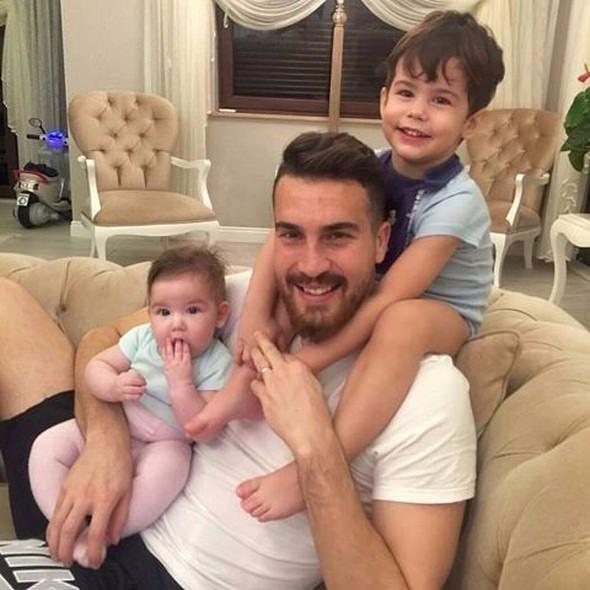 <p>Harun Tekin, Yağız ve Mila</p>
