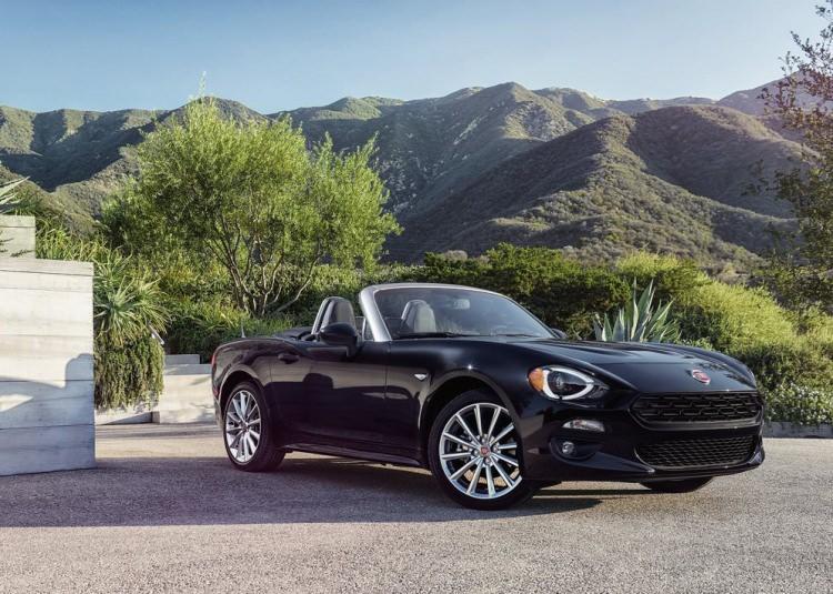 <p>Fiat 124 Spyder</p>
