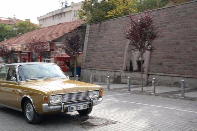 <p>MHP lideri, önceki yıllarda, partisinin Kızılcahamam'da yaptığı kampına, sahibi olduğu 1971 model Ford Taunus'u kullanarak gitmişti.</p>
<p> </p>