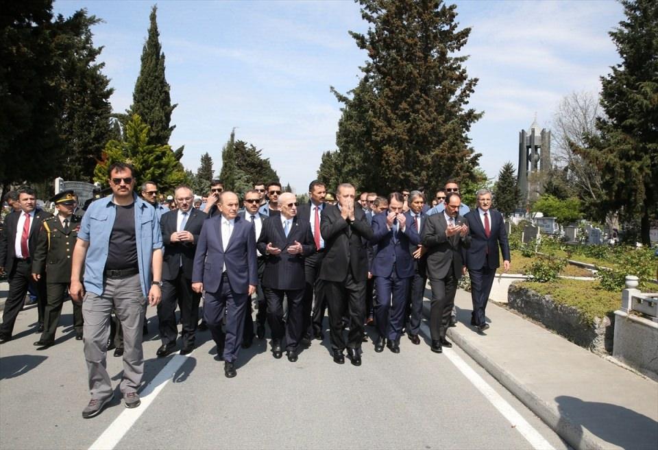 <p>Cumhurbaşkanı Recep Tayyip Erdoğan, eski başbakanlardan Adnan Menderes'in kabrini ziyaret etti. </p>