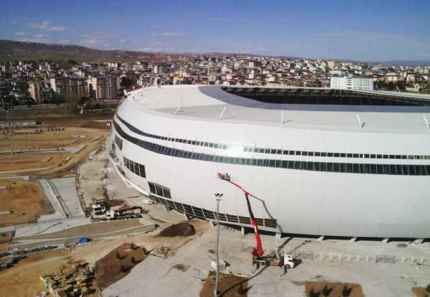 <p>Yeni Sivas Stadı<br />
Kapasite: 25.000</p>
