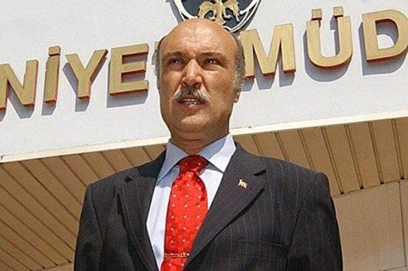 <p>HÜSEYİN ÇAPKIN NEREDE?<br />
<br />
Evlerden aldılar gittik ve şike dediler. Aslında o dinlemelerin ilk yapıldığı zaman teşvik ve şike suç değildi. Son kanun çıktıktan sonra 1 buçuk ay sonrası 4-5 maç galiba bunlarla ilgili ama bizim suçlandığımız 19 maç diye açıklama yaptılar. O zamanki emniyet müdürü Hüseyin Çapkın bunu olmayacak şekilde kamuoyuna kendisi açıkladı. Hüseyin Çapkın nerede? Adı yok ortada. Devlet bir işlem yapmayacak mı? Suç duyurusu yaptık. Fenerbahçe , Aziz Yıldırım , FETÖ , Şekip Mosturoğlu , Galatasaray</p>